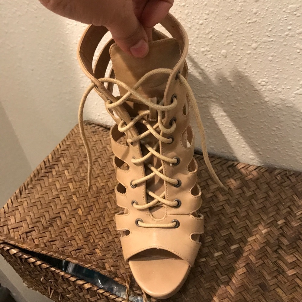 Pretty heel worn twice size 7 1/2 women